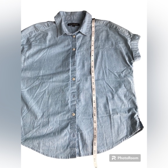Banana Republic Short Cap Sleeve Chambray Denim Button Down Top. Size Small. - Picture 5 of 6